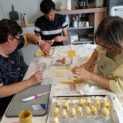 Atelier cuisine roules saucisse 11 juillet 3 