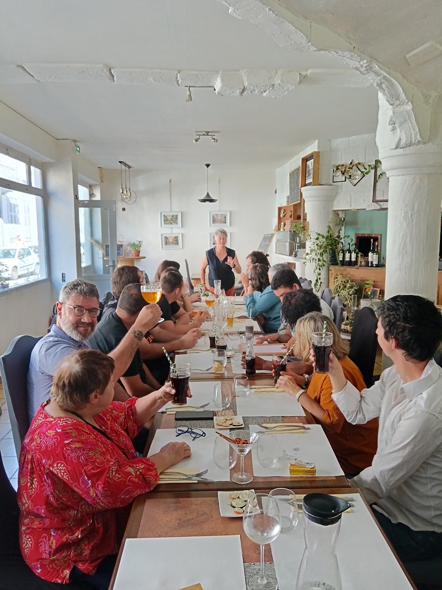 Au restau pour le depart de clea et lucas le 1er octobre 1 