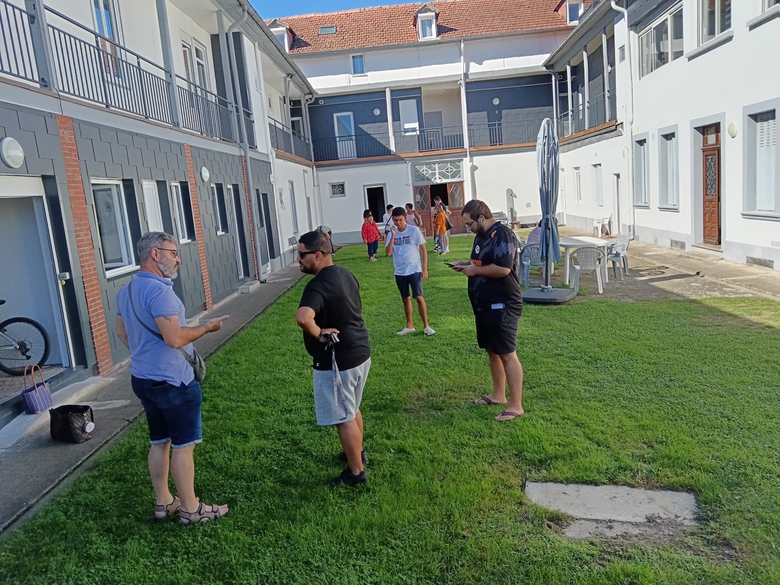Au restau pour le depart de clea et lucas le 1er octobre 12 