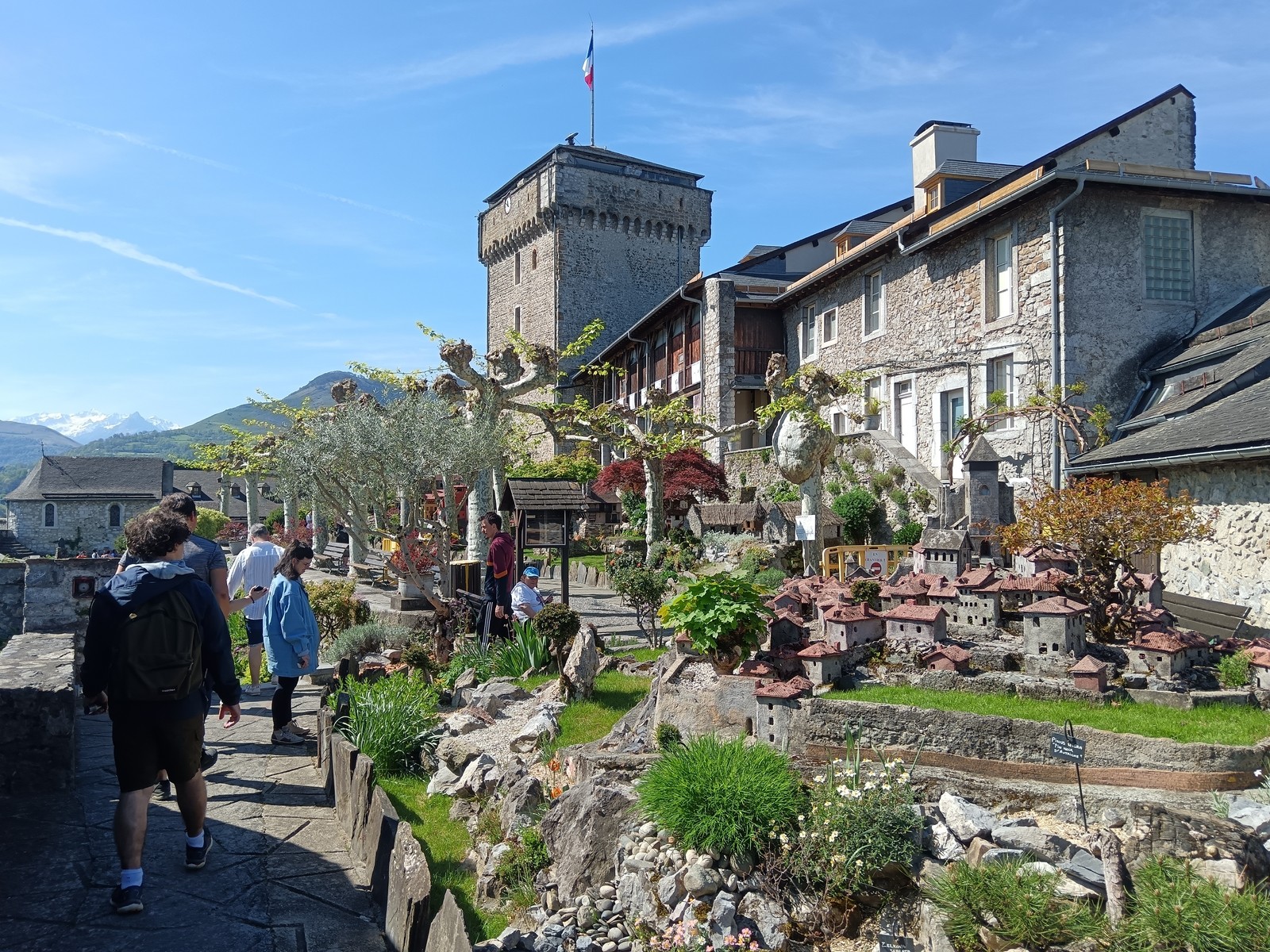 Chateau de lourdes le 14 avril 111 