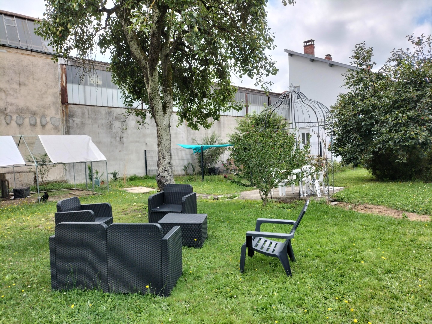 Petit salon au fond du jardin 