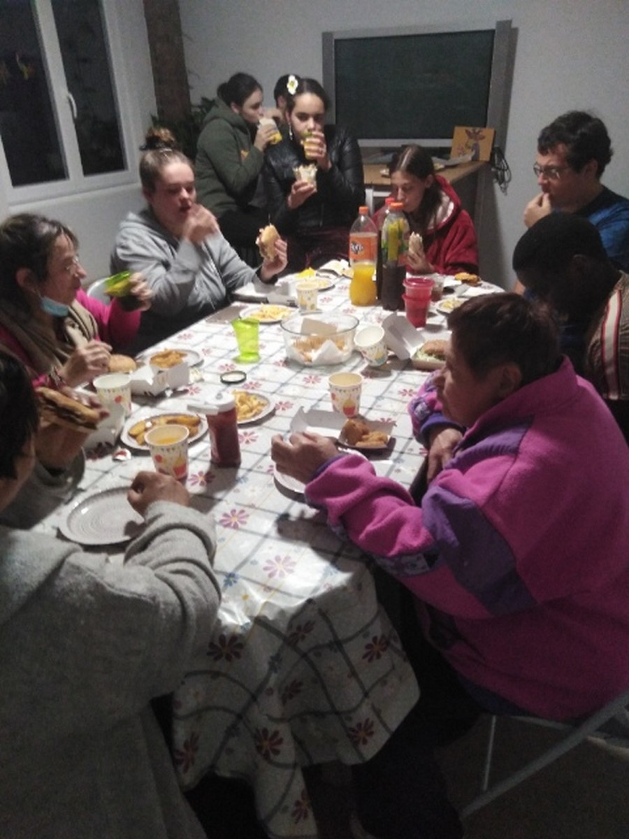 Jeudi soir, pour changer un peu, repas partagé...