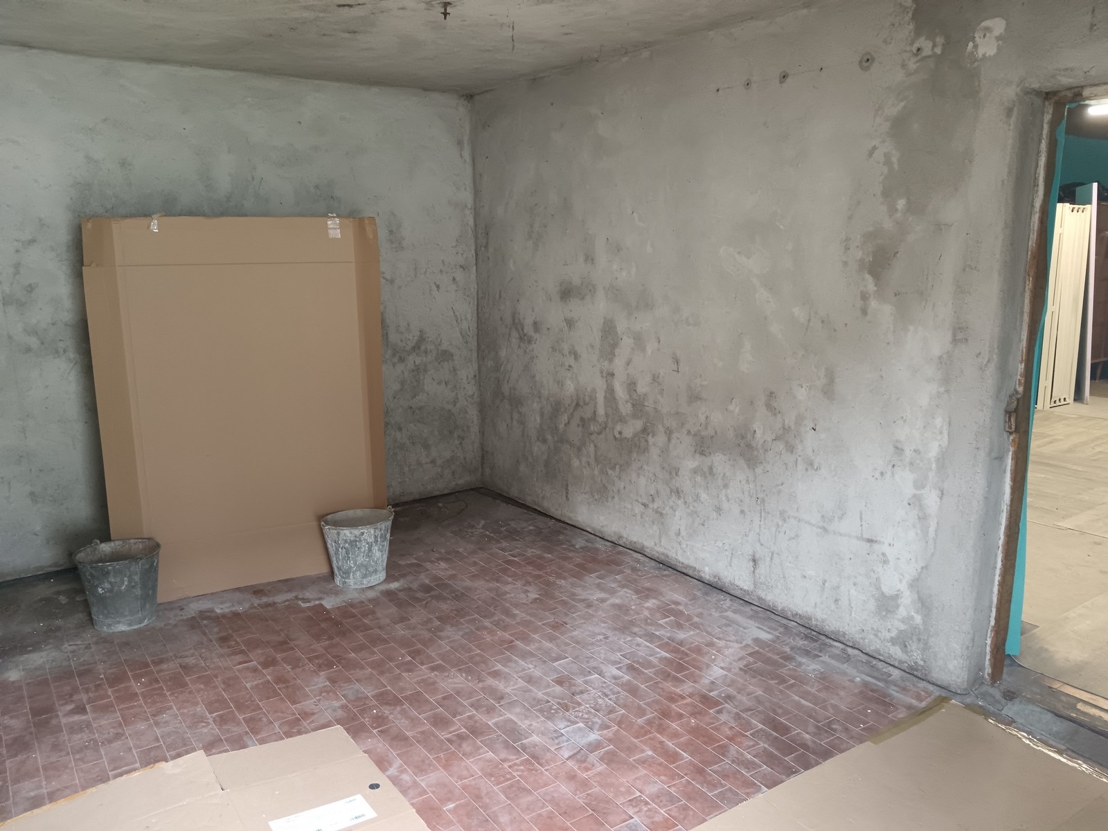 La petite salle au fond du garage 