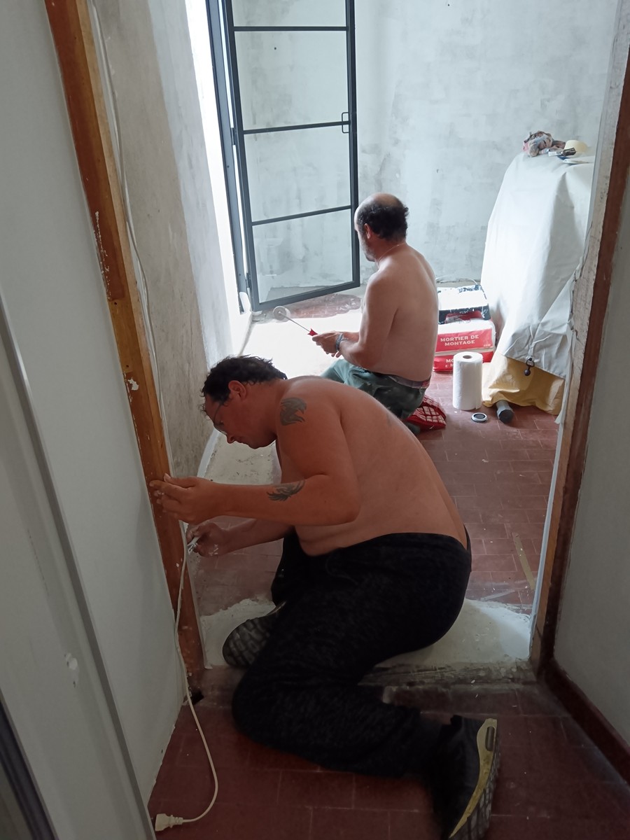  Vincent et Franck responsables des peintures de la petite salle