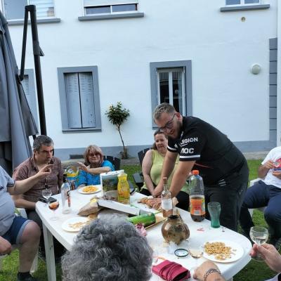 Un groupe d ami et des locataires pour un apero partage 2 