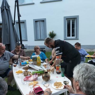 Un groupe d ami et des locataires pour un apero partage 3 